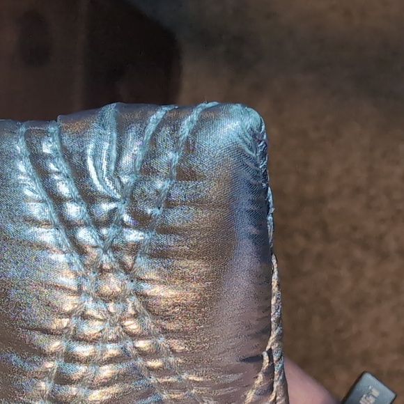 Baggallini Bubble Quilted Pattern Wristlet Clutch - Picture 11 of 12